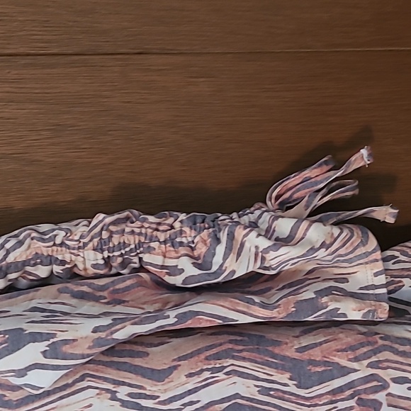 NWT Cato ruched sleeve tan, browns & rust colored top Sz L - Picture 2 of 8